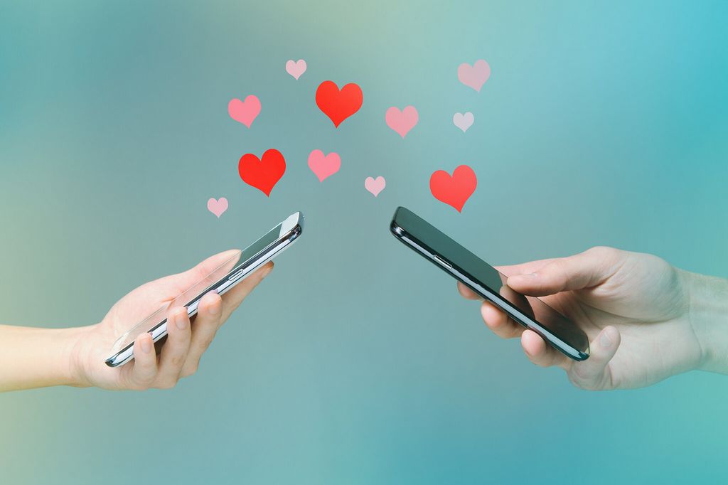Feelflame: Is It Beneficial To Date Online?